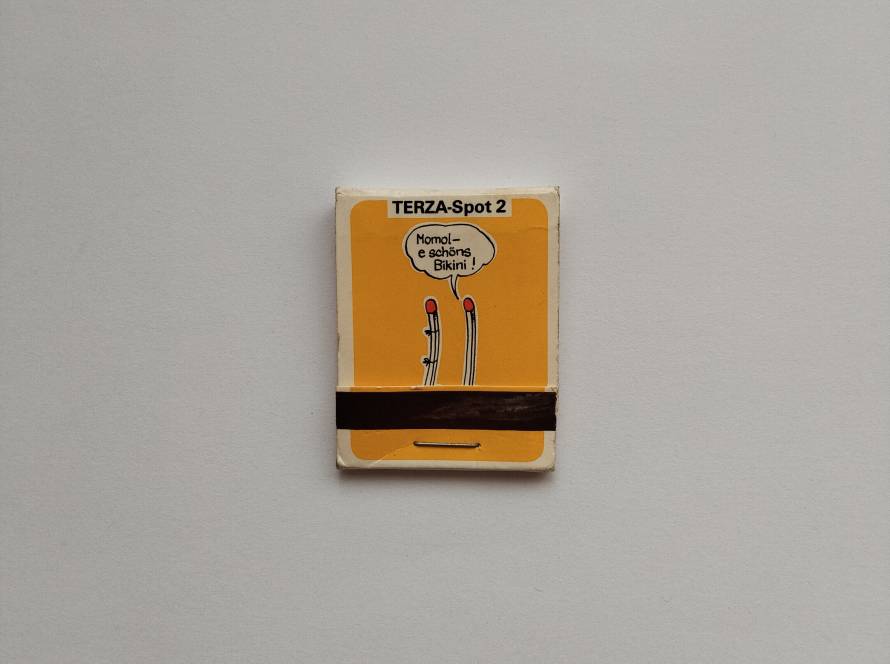 TERZA “Spot 2” promotional matchbox featuring humorous cartoon matchstick characters with German advertising text highlighting cost-effective matchbox advertising