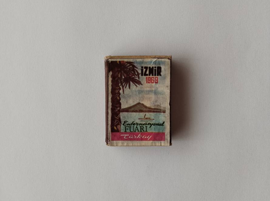 “İzmir 1969 Enternasyonal Fuarı” commemorative matchbox. Palm tree and fairground illustration with Türkay branding.