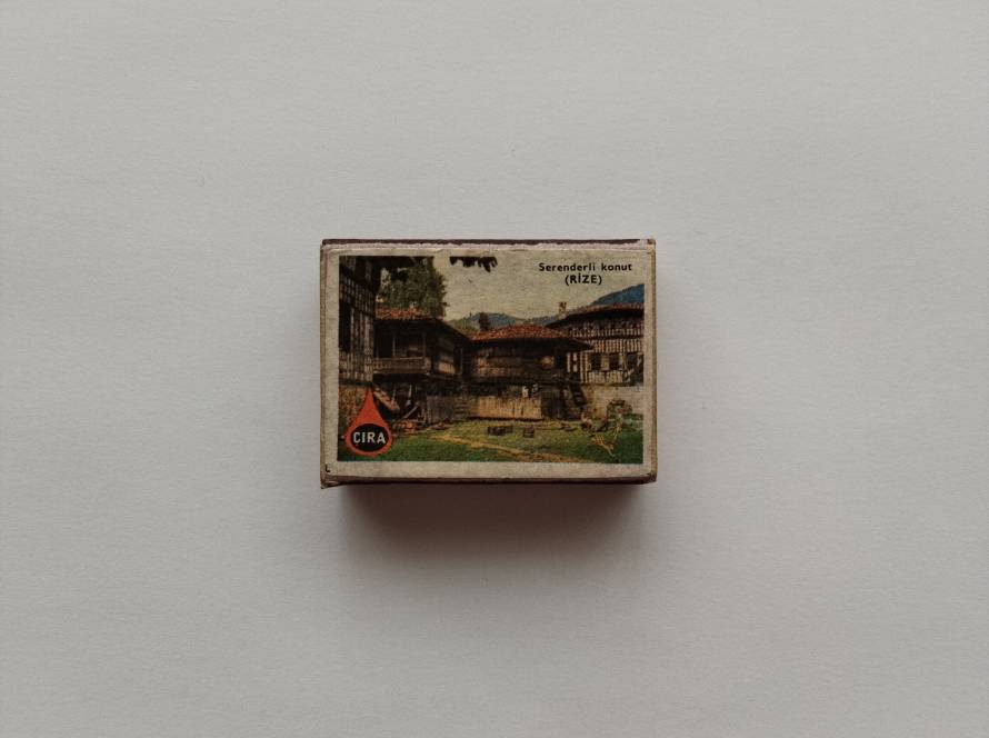 ÇIRA matchbox featuring “Serenderli Konut (Rize)” traditional Black Sea wooden house. Regional architecture theme.