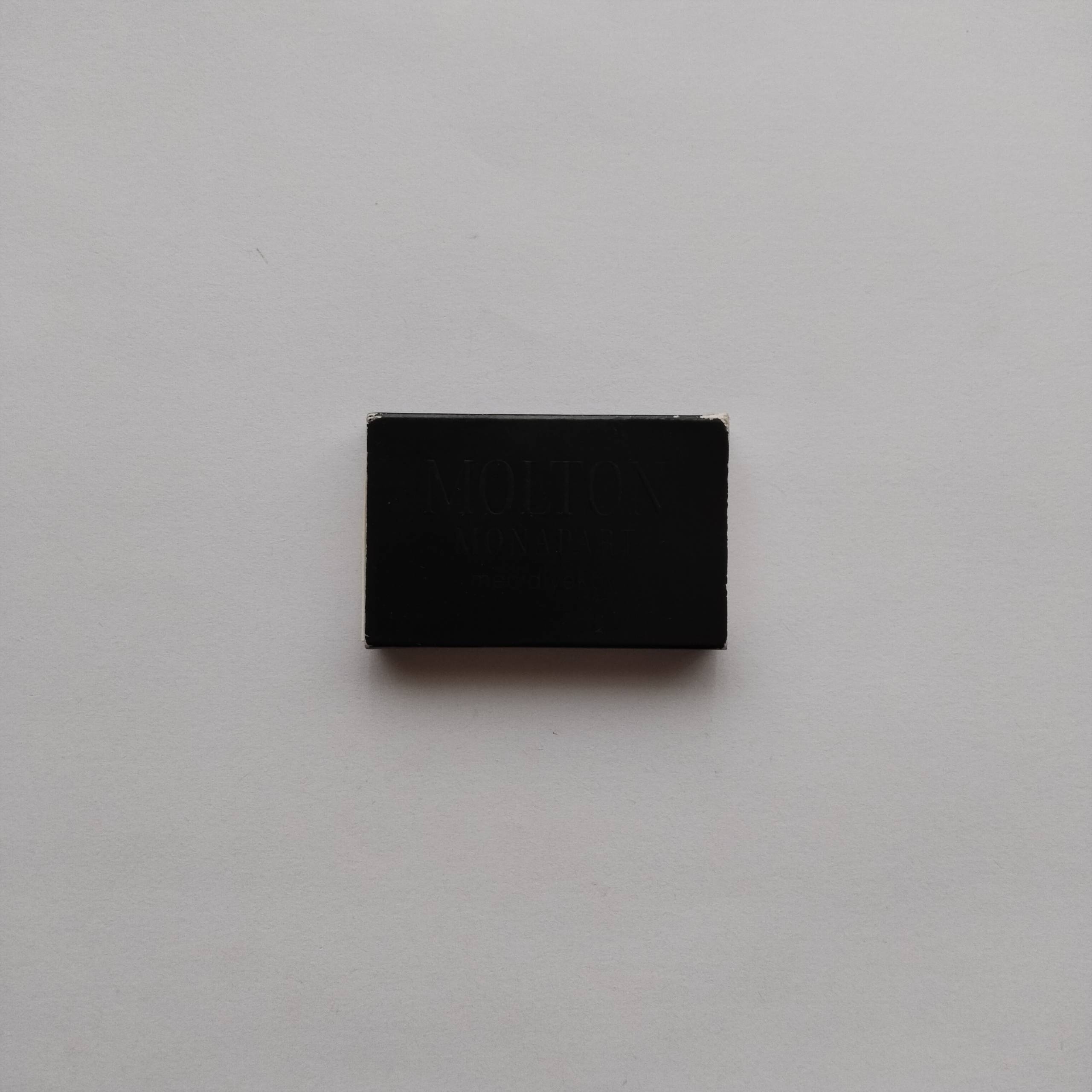 Molton Minimal Black