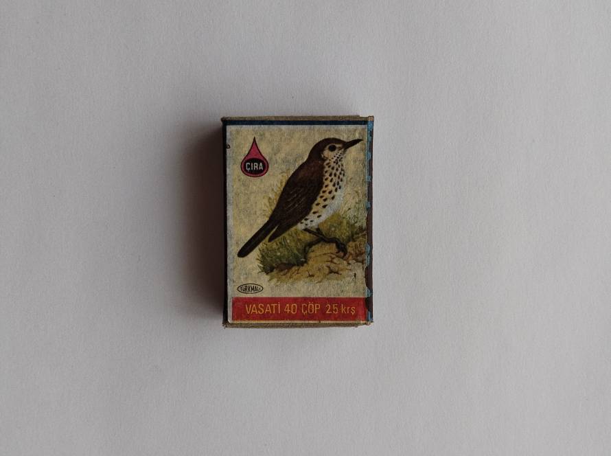 Matchbox showing a thrush-like bird with spotted chest, labeled with pricing details “Vasati 40 Çöp 25 krş.”