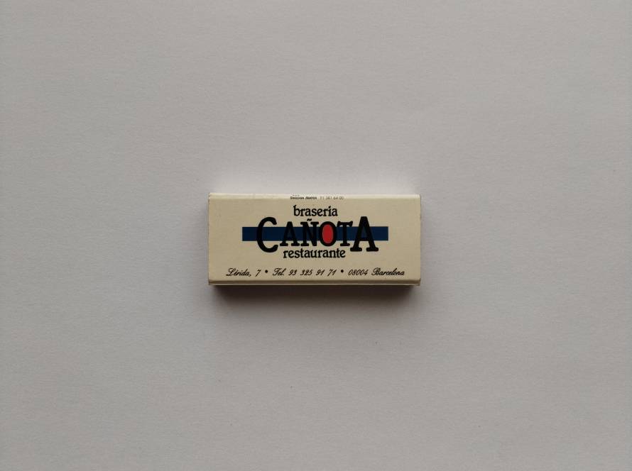 Vintage matchbox from “Brasería Cañota Restaurante” in Barcelona, featuring clean typography and classic restaurant branding.
