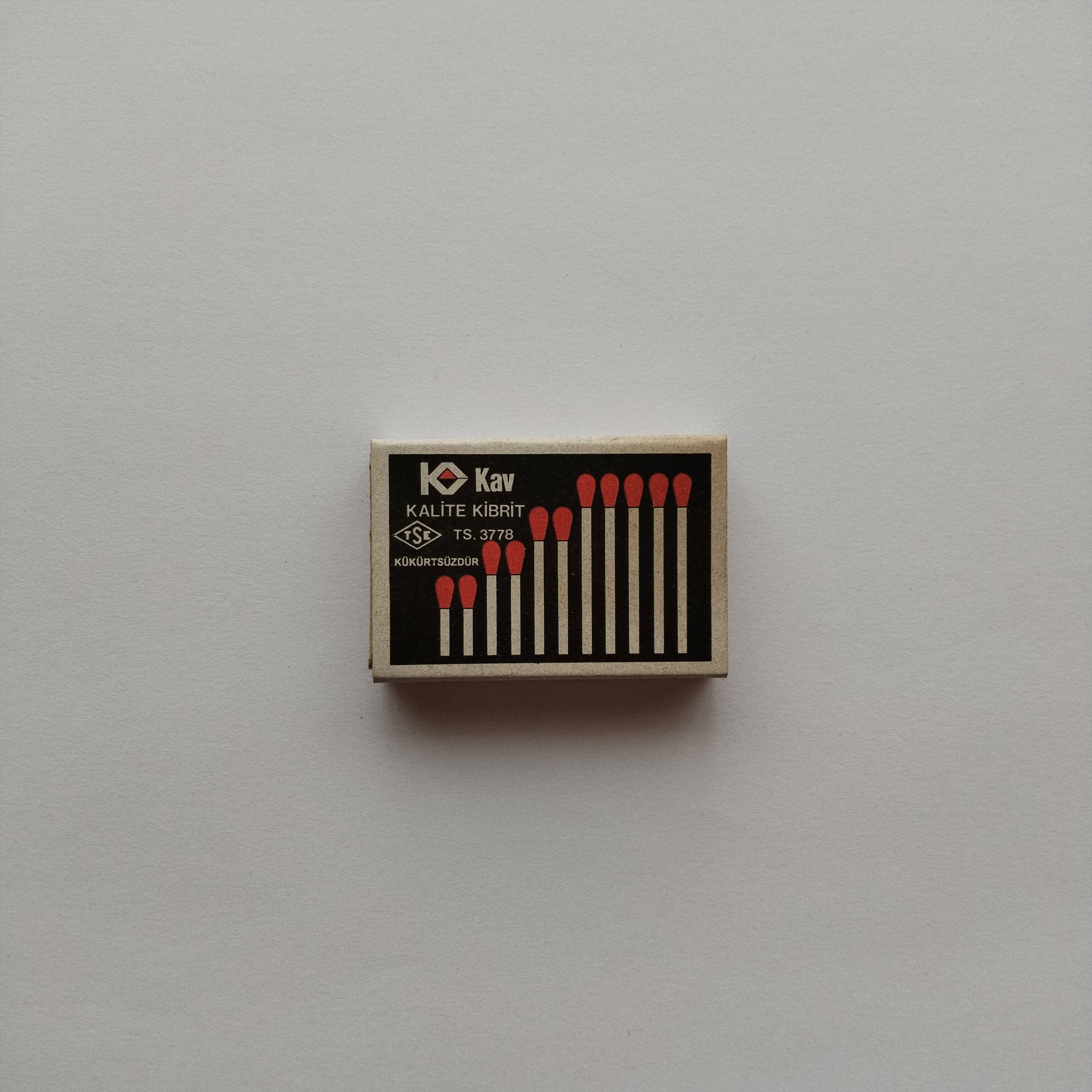 Kav Kalite Kibrit Black Red Modern