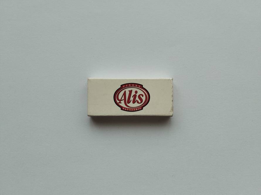 Alis Patisserie promotional matchbox with reverse side advertising Alis Cafe & Restaurant in Kavaklıdere, Ankara.