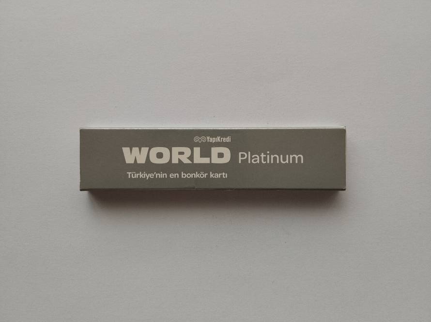 Promotional matchbox for Yapı Kredi World Platinum credit card, displaying the “Türkiye'nin en bonkör kartı” slogan and premium banking branding.