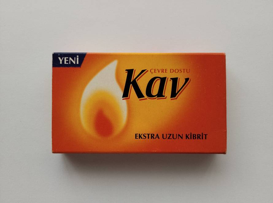Retail matchbox for Kav Extra Long Matches, highlighting environmentally friendly production, extended-length matches for fireplaces, barbecues, and camping, with manufacturer and distributor information on the reverse.