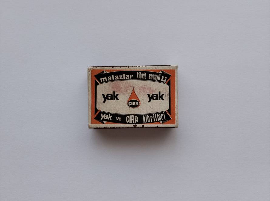Early Malazlar Kibrit Sanayii A.Ş. matchbox promoting Yak and Çıra matches; reverse includes forest fire prevention message.