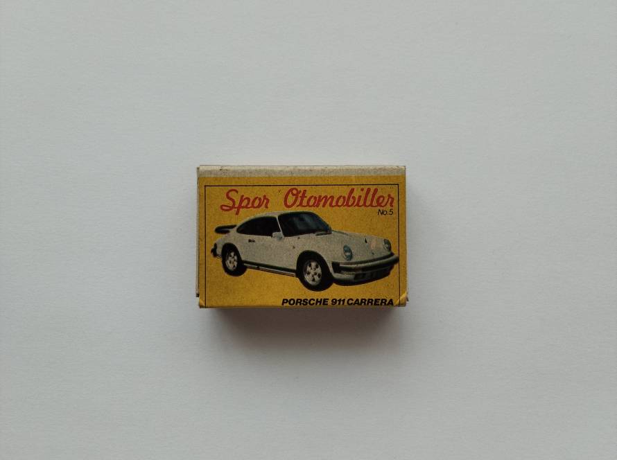 Malazlar safety matchbox featuring a Porsche 911 Carrera illustration from the "Spor Otomobiller" series, with manufacturer information and 1993 production date on the reverse.