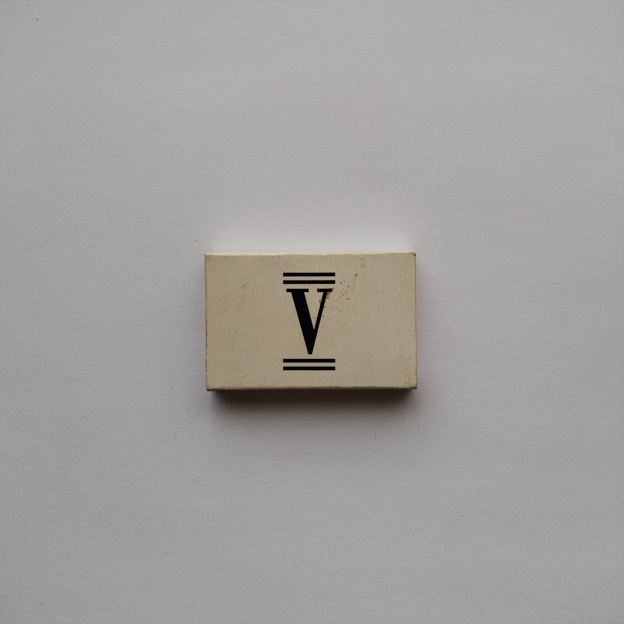 V